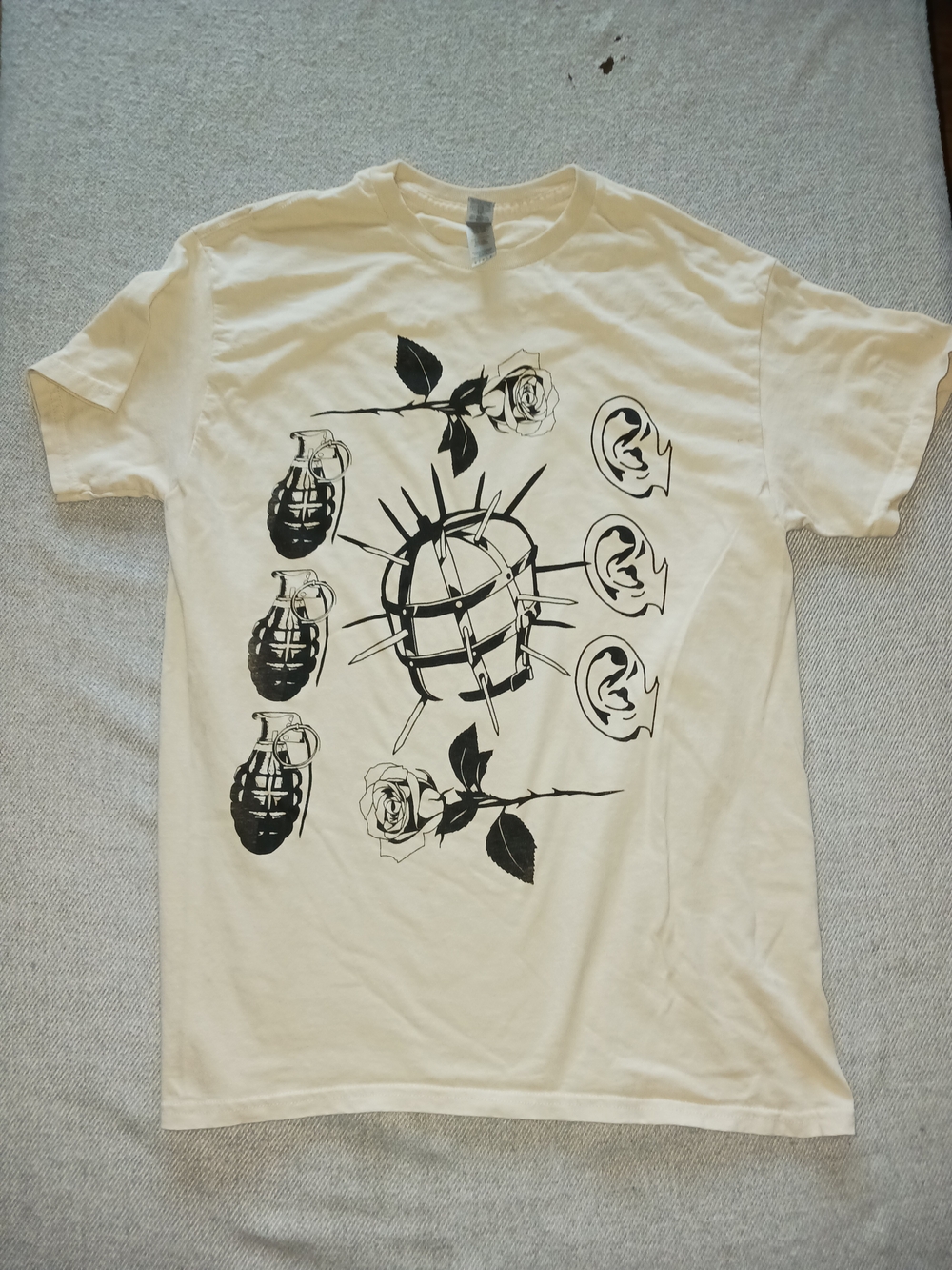 Gildan Graphic Short Sleeve Tee in Cream